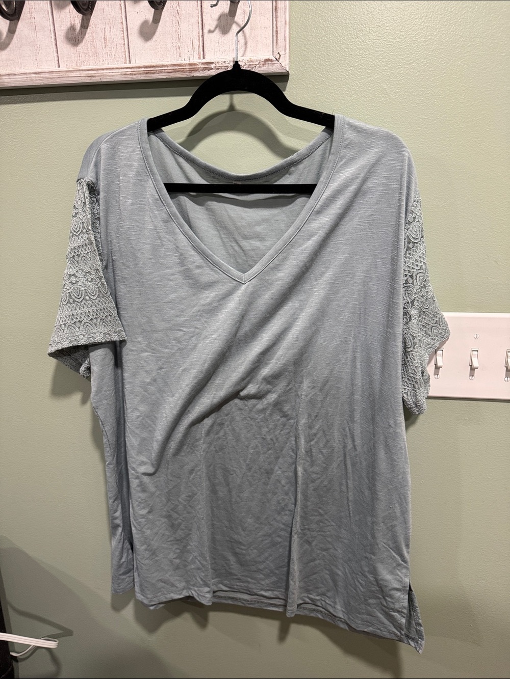 Source Unknown Light Blue V-Neck Tee with Lace Short Sleeves